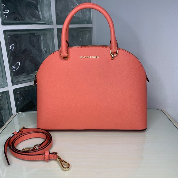 Michael Kors Handbags - 🔥SALE🔥 Michael Kors Bag